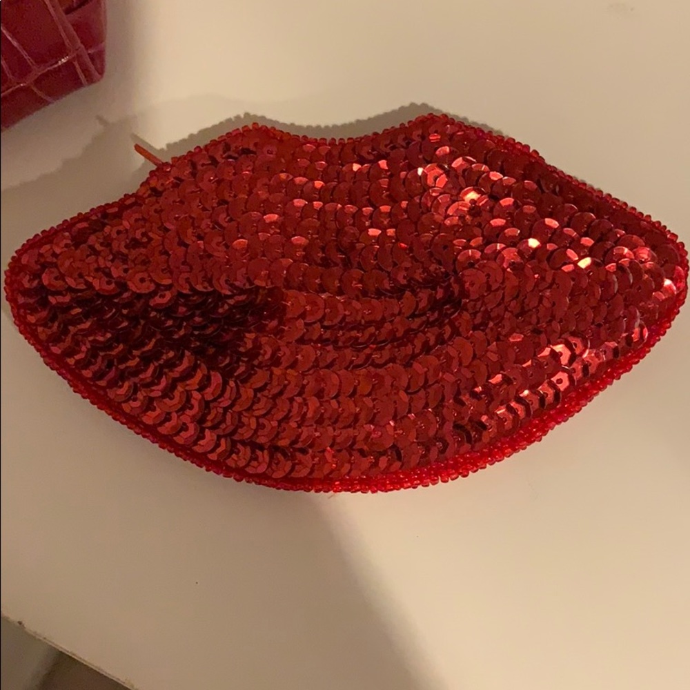 Little lips clutch